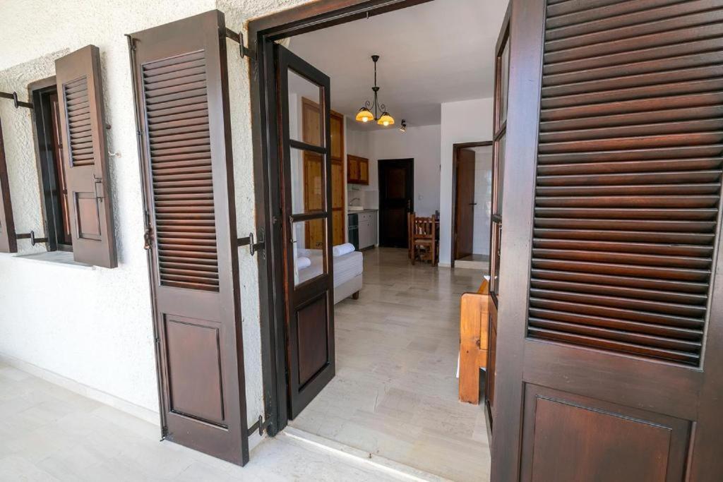 Pelagos Seafront Accommodation - George Myrties Exterior foto